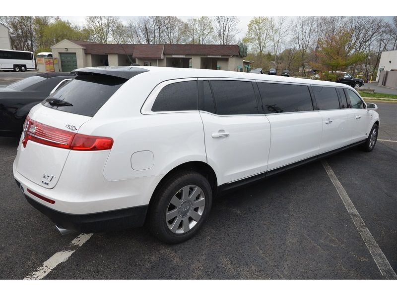 Lincoln MKT White Stretch Limousine