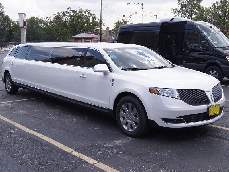 Lincoln MKT White Stretch Limousine